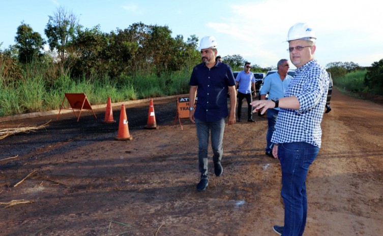 Governador Wanderlei Barbosa vistoria obra asfáltica juntamente com chefes de Estado - Foto: Esequias Araújo/Governo do Tocantins